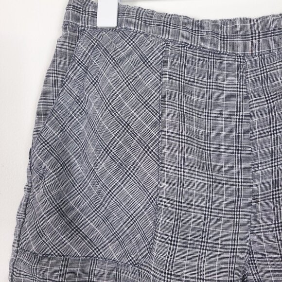 Ellen Tracy Linen Plaid Shorts - Picture 2 of 6